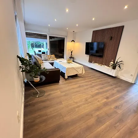 Four 6 Gaeste, Kein Feiern Oder Partys Gütersloh