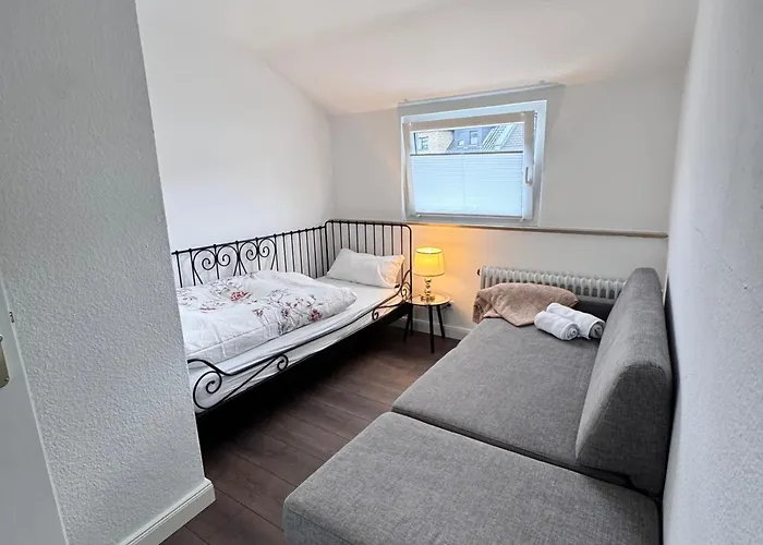 Four 6 Gaeste, Kein Feiern Oder Partys *