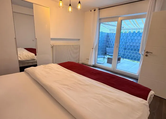 Four 6 Gaeste, Kein Feiern Oder Partys